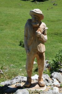 La sculpture sur bois en Suisse : Une tradition sculptée en … eehm bois