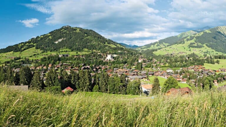 Gstaad: Reiseinformationen und was man tun kann