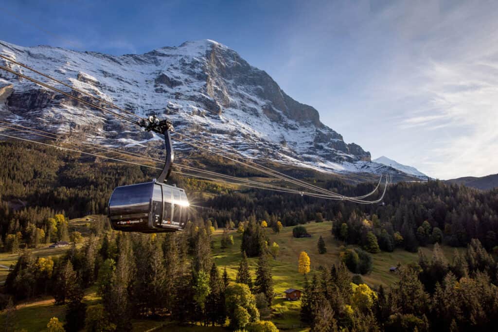 Eiger Express gondola on its way to the Eigergletscher