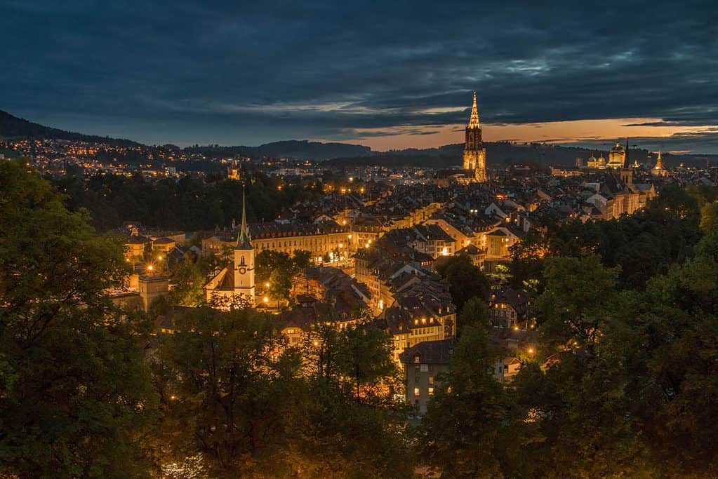 The luminous alleys of the city of Bern by night