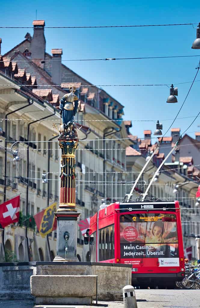 Ein alter Brunne in der Altstadt von Bern